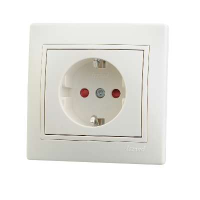 701-0303-124 Розетка 1-м Mira с заземл. защ.шторки крем. Lezard