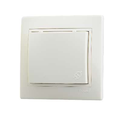 701-0303-123 Розетка 1-м Mira с заземл. с крыш. керам. Lezard