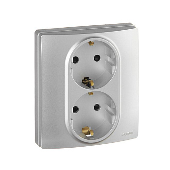 Розетка 2-м Etika с заземл. защ.шторки в сборе алюм. Leg.672433