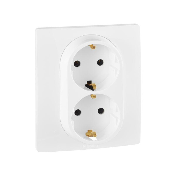 Розетка 2-м Etika с заземл. винт.в сборе бел. Leg.672223